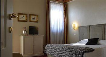 Franciscus Hotel Verona Buitenkant foto